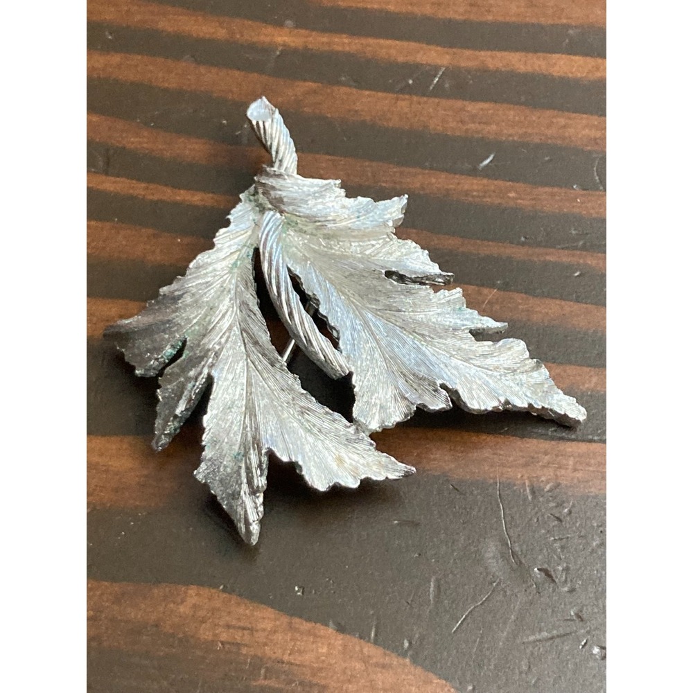 Vintage Crown Trifari Silver Tone Leaf with Rope Stem Brooch Lapel Pin